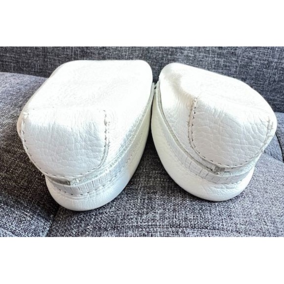 Minnetonka Women's White Leather Thunderbird Boat Sole Moccasin - US Size 6 - Picture 12 of 16